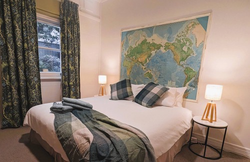 Point Clare Casa | Tintern– Perfect for groups - bay views & historic