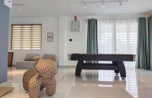 Pasir Pinji Casa | Tints of Green Pool Bungalow-6 Bedroom-Karaoke-BBQ