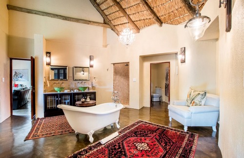 Thorny Bush Game Reserve Cabina | Tintswalo Safari