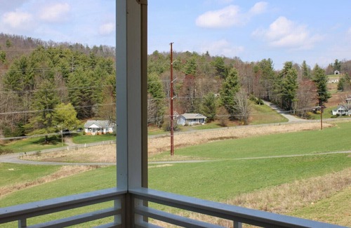 West Jefferson Casa | Tiny 2br Cabin w/ View | Grill | Fire Pit #4