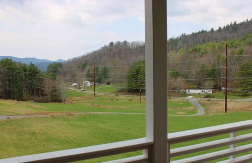 West Jefferson Casa | Tiny 2br Cabin w/ View | Grill | Fire Pit #2