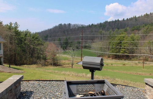 West Jefferson Casa | Tiny 2br Cabin w/ View | Grill | Fire Pit #3
