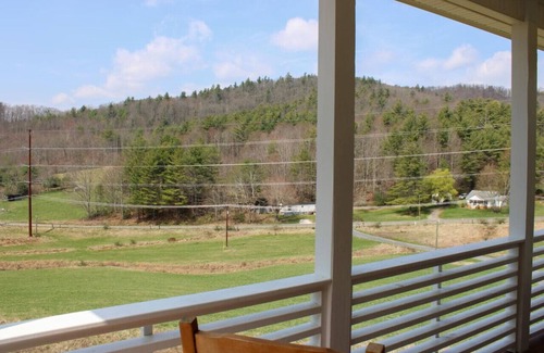 West Jefferson Casa | Tiny 2br Cabin w/ View | Grill | Fire Pit #3