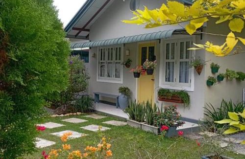 Homagama Casa | Tiny Art House with Garden