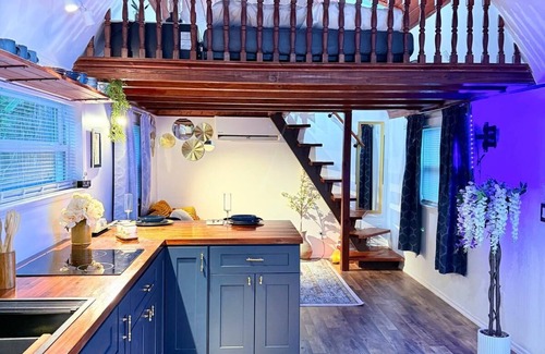 Alachua Casa | The Whispering Grove Barn - Peaceful Tiny House Near Springs & UF on 7 Acres