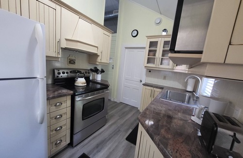 Tiny Cabaña | Tiny Beaches/Wasaga/Georgian Bay Cottage for Rent