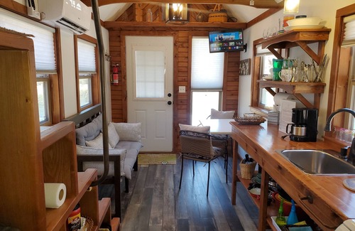 Garfield Casa | Tiny Cabin-Lakefront Perfect Escape for 1 or 2 Guests; King Size Bed in Loft.