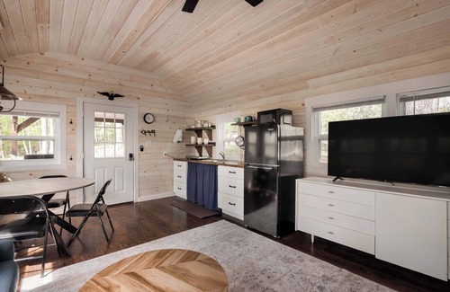 Great Cacapon Apartamento | Tiny Cabin w Fire Pit Game Room and Dog Friendly