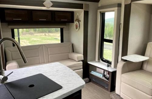 St. Maries Casa | Tiny Caravan Great for Couples with Landscape Views in Idaho