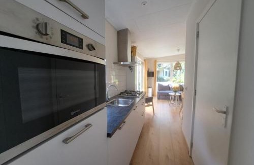 Heinkenszand Chalet De Esquí | Tiny chalet Zeeland, centraal gelegen & natuur rondom VP028