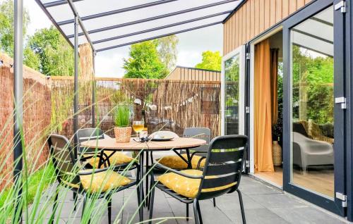Heinkenszand Chalet De Esquí | Tiny chalet Zeeland, centraal gelegen & natuur rondom VP028