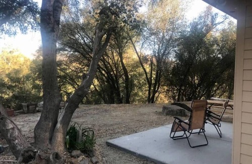 Squaw Valley Casa | Tiny Cottage for 2 near Kings Canyon National Park with EV Charging.