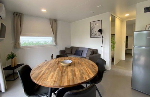 Dordtse Biesbosch Casa | Tiny Cottage Hottub 2+2 by Interhome