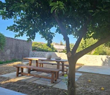 Nafpaktos Casa | Tiny Cottage lemon & pies
