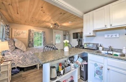 Edgecomb Cabaña | Tiny Cottage Near Everything 10