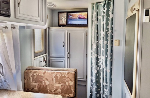 Jamestown Casa | Tiny Cozy Coastal Camper