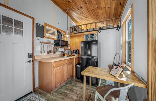 Mentone Cabina | Tiny Cub House | Mentone | 1.7 Acres | Fast Wi-Fi | Dog Friendly | BBQ | FirePit
