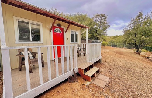 Julian Cabaña | Tiny Farmhouse Cottage with Loft - Drift Asleep by Stargazing through Skylight