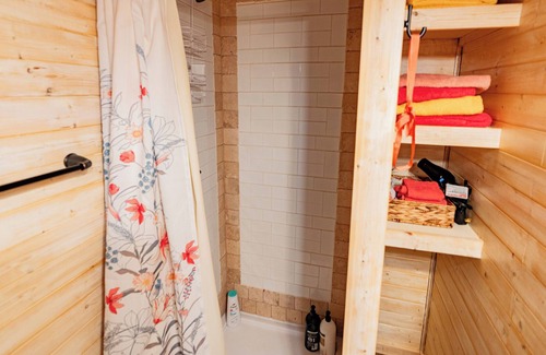 Granbury Cabina | Tiny Farmhouse on 4 Acres near Downtown Granbury