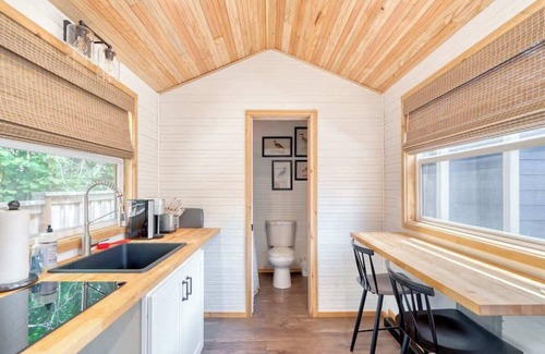 Hosford-Abernethy Apartamento | Tiny Farmhouse - Walk to Local Shops & Restaurants