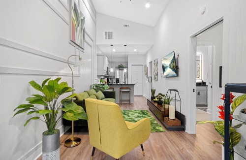 Union City Casa | Tiny Garden Home in Welcoming Union City
