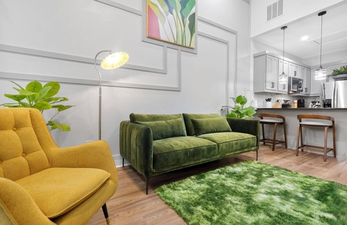 Union City Casa | Tiny Garden Home in Welcoming Union City