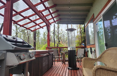 Fern Forest Cabina | tiny home 6 w/ private hot tub surrounded by nature near Volcano National Park