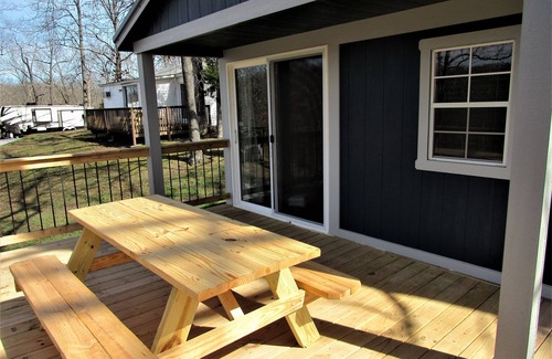 Almo Cabaña | Tiny Home at Kentucky Lake's Lynnhurst Family Resort