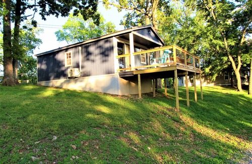 Almo Cabaña | Tiny Home at Kentucky Lake's Lynnhurst Family Resort