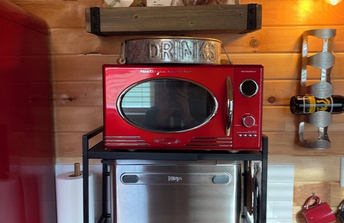 Christmas Cabina | Tiny Home at Pictured Rocks: Clean, Cozy & well appointed w/wifi, AC, & firepit