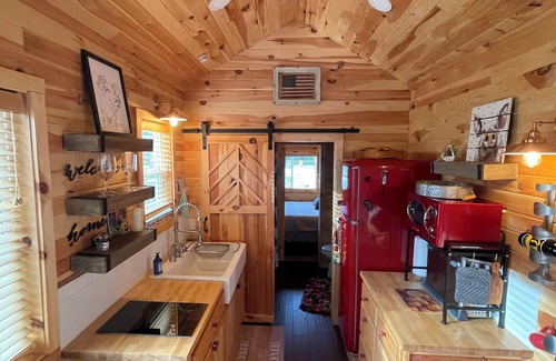 Christmas Cabina | Tiny Home at Pictured Rocks: Clean, Cozy & well appointed w/wifi, AC, & firepit