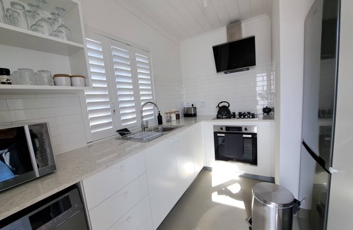 Melkbosstrand Cabaña | Tiny Home - Beach Front! Digital Nomad friendly!