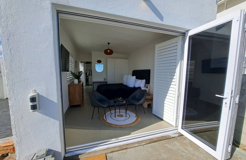 Melkbosstrand Cabaña | Tiny Home - Beach Front! Digital Nomad friendly!