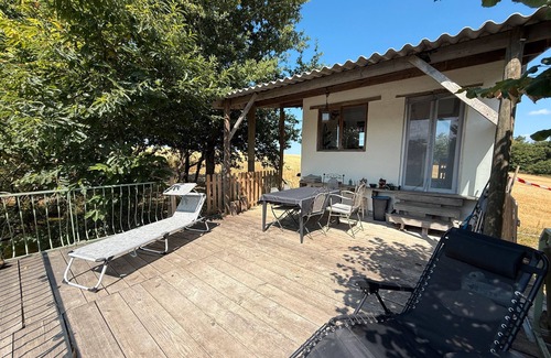 Champsac Casa | Tiny Home 'Bord De L'étang - Iri' con vistas al lago, piscina compartida y terraza privada