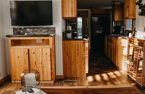 Austin Cabina | Tiny home cabin rentals on gated 2 acres and shared pool! Only 14mi to downtown!