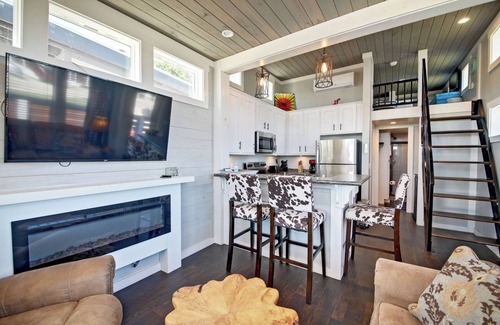 Austin Casa | Tiny Home for 4 in a Resort Community.