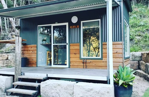 Wheeny Creek Cabina | Tiny home for two, spa bath, fire pit, relax and escape in the Colo River valley