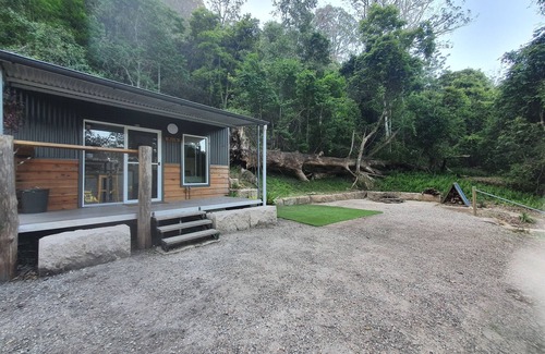 Wheeny Creek Cabina | Tiny home for two, spa bath, fire pit, relax and escape in the Colo River valley