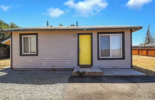 Olivehurst Casa | Tiny Home For Two. Pet-Friendly With A Lot of Privacy In Olivehurst.