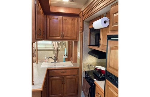 Kingsbury Casa | Tiny Home/ Glamping Farm Stay.