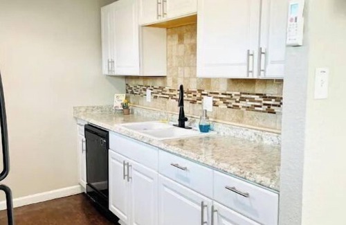 Carter Riverside Casa | Tiny home in Fort Worth. “Casita” - Cozy and cheerful home