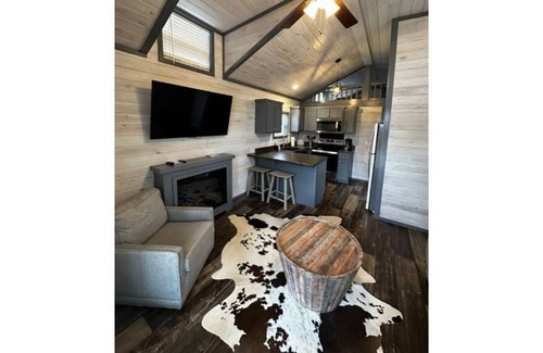 Harold Casa | Tiny Home in Luxury Resort - Oaks 4