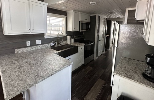 Harold Cabaña | Tiny Home in Luxury Resort - Cedar 2