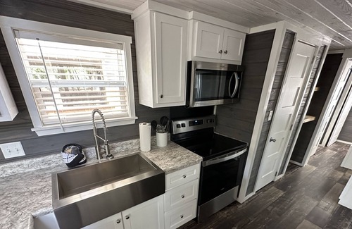 Harold Cabaña | Tiny Home in Luxury Resort - Cedar 2