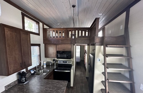 Harold Cabaña | Tiny Home in Luxury Resort - Cedar 3