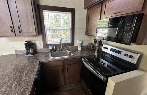 Harold Cabaña | Tiny Home in Luxury Resort - Cedar 3