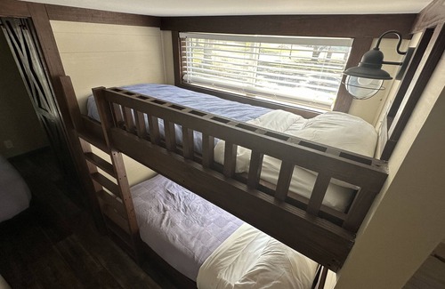 Harold Cabaña | Tiny Home in Luxury Resort - Cedar 3