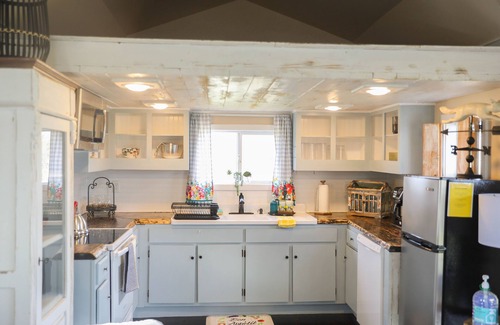 Slocomb Cabaña | Tiny Home in the country
