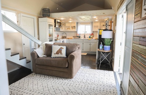 Slocomb Cabaña | Tiny Home in the country