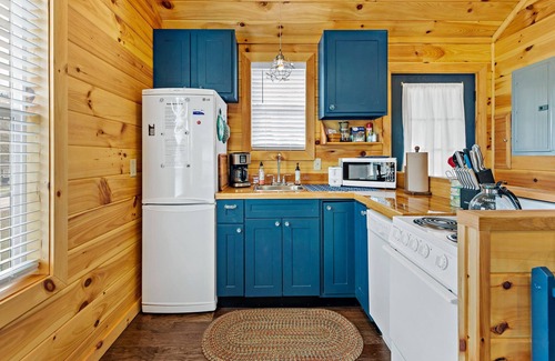 Old Fort Casa | Tiny Home-Mary Ida's Place - walkable location
